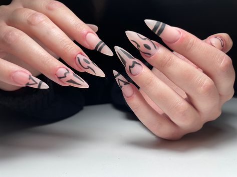 Curse sukuna nail art Jujutsu Kaisen Nails, Glittery Nails, Anime Nails, Goth Nails, Racun Shopee, Her Nails, Dream Nails, Funky Nails, Pretty Acrylic Nails