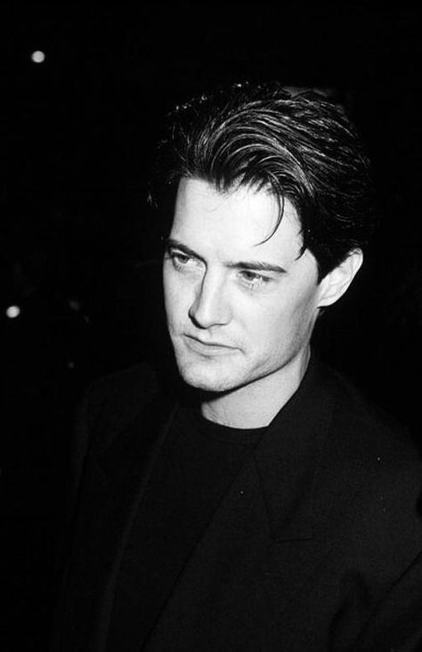 Kyle Maclachlan- Theatrical Romantic +Crystal +Star +Sun +Crimson +Sparkly Ethereal Kyle Mclachlan, Agent Cooper, Dale Cooper, Kyle Maclachlan, Desperate Housewives, Twin Peaks, Serie Tv, Actors & Actresses, Pretty People