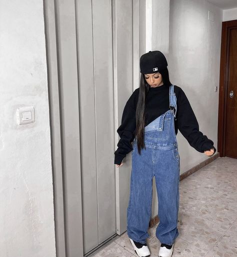 Overalls Outfit Baddie, Cholas Outfit Fashion, Classy Short Dresses, Mode Zara, Everyday Casual Outfits, Fasion Outfits, Winter Fashion Outfits Casual, High Fashion Outfits, Tomboy Style Outfits