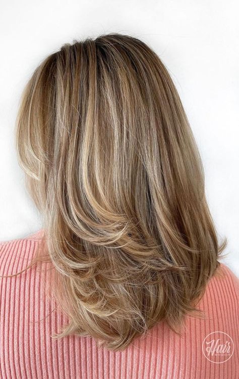 Subtle Layers Shoulder Length, Shoulder Length Hair Subtle Layers, Shortish Layered Haircuts, Short Straight Haircuts With Layers, Shoulder Length Hair With Subtle Layers, Short Straight Layers, Shortish Hair With Layers, Mis Length Haircut Layers, Layers Short Hair Shoulder Length