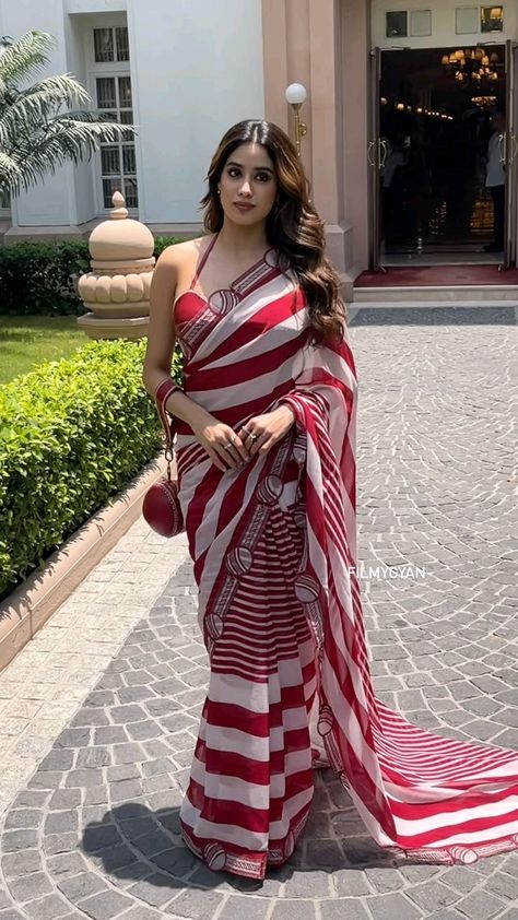 Janhavi Kapoor In Saree, Jahnvi Kapoor Saree, Janvi Kapoor Saree, Jhanvi Kapoor Saree, Saree Farewell, Janvi Kapoor, Jahnvi Kapoor, Affan Waheed, Heavy Lehenga