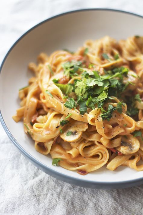 Tomato Tagliatelle, Pasta Meal Ideas, Tagliatelle Recipes, Tomato Noodles, Madeleine Olivia, Chicken Tagliatelle, Uni Recipes, Tagliatelle Recipe, Pasta With Mushrooms