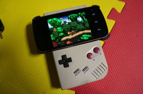 Game Boy Android Gamepad Home Movie Projector, Gaming Nintendo, Diy Rocket, Creative Life Hacks, Wii Remote, Spy Gear, Tech Diy, Diy Gadgets, Diy Tech