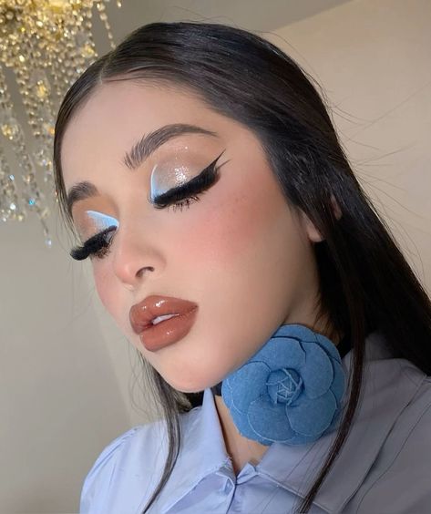 Outfits Color Azul, Makeup Trends 2024, Icy Blue Makeup, Make Up Azul, Outfits Azul, Makeup Azul, Make Azul, Maquillage Yeux Cut Crease, Blending Colors