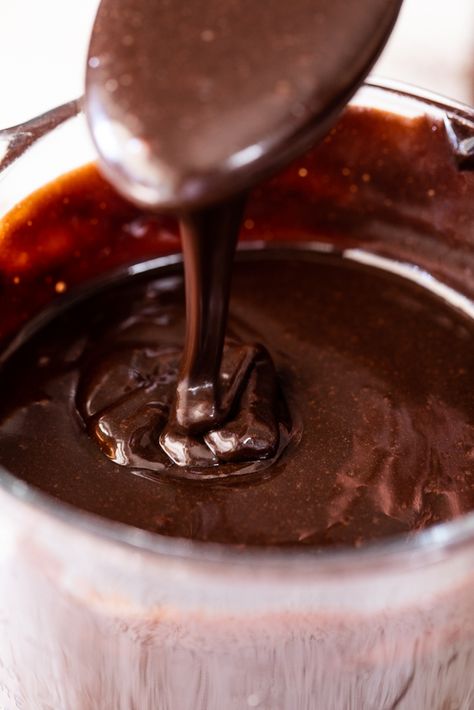 The easiest chocolate sauce, perfect for ice cream and brownies. #chocolate #sauce Chocolate Sauce Recipes, Cocoa Powder Recipes, Homemade Hot Fudge, Sweet Sauces, Chocolate Ganache Recipe, Chocolate Ganache Frosting, Ganache Frosting, Hot Fudge Sauce, How To Make Frosting