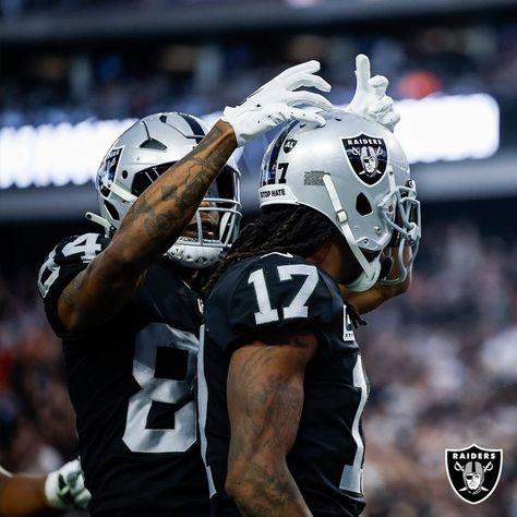 Raiders Pictures, Birthday Wishes Best Friend, Raiders Davante Adams, Raiders 4 Life, Canberra Raiders, Cool Football Pictures, Raiders Cheerleaders, Raiders Players, Baseball Teams Logo