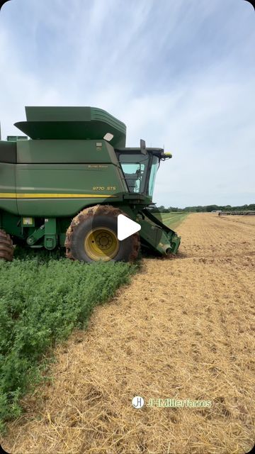 @jhmillerfarms on Instagram: "Engine down on this John Deere 9770 STS #agtechtalk #fyp #farmtok #agmechanic
#jhmillerfarms #servicecalls #fieldtechnician #servicetruck #servicetrucklife #worksmarternotharder #tipsandtricks #mechaniclife #johndeere
#mechanicsoftiktok #tools #milwaukeetools #milwaukee #9770 #combine #blownengine #droppedvalves #autocrane #wheatharvest #oklahoma" Ag Mechanics, John Deere Combine, Mechanic Life, Trucking Life, Milwaukee Tools, John Deere, Milwaukee, Oklahoma, Tractor