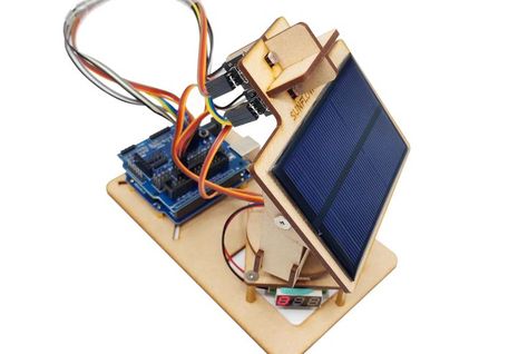 Arduino Display, Simple Electronic Circuits, Solar Tracker, Arduino Programming, Diy House Renovations, Maker Project, Sci Fi Models, Solar Projects, Fair Projects