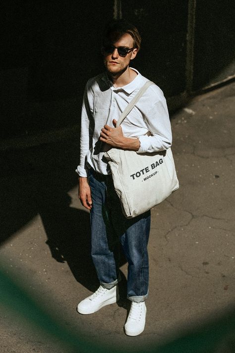 Men’s Tote Bag Outfit, Men With Bags Outfit, Men Tote Bag Outfit, Men Tote Bag Fashion Street Styles, Bags With Outfits, Tote Bag Photography Ideas, Tote Bag Outfit Ideas, Bag Outfit Men, Tote Bag Aesthetic Outfit