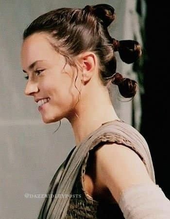 Rey Hair Star Wars, Rey Star Wars Hair, Star Wars Women Costume, Starwars Hairstyles, Ray Star Wars, Rey Star Wars Costume, Recruitment Video, Star Wars Hair, Star Wars Makeup