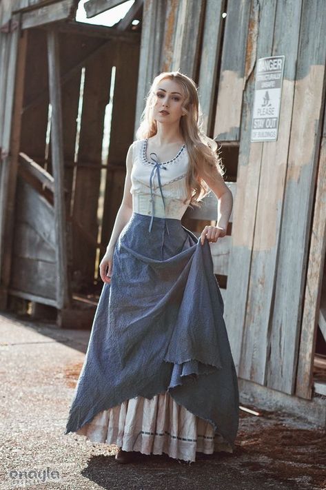 Old Western Outfits Women, Dolores Cosplay, Wild West Costumes, Wild West Outfits, Westworld Season 2, Dolores Abernathy, Gothic Western, Function Dresses, Ac New Leaf