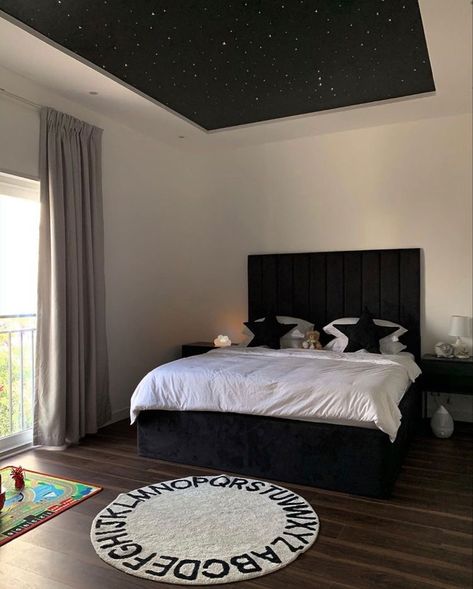 Black Ceiling With Stars, Starlight Ceiling Bedroom, Black Bedroom Ceiling, Black Ceiling Bedroom, Starlight Bedroom, Stargirl Room, Boys Black And White Bedroom, Starlight Ceiling, Alphabet Rug