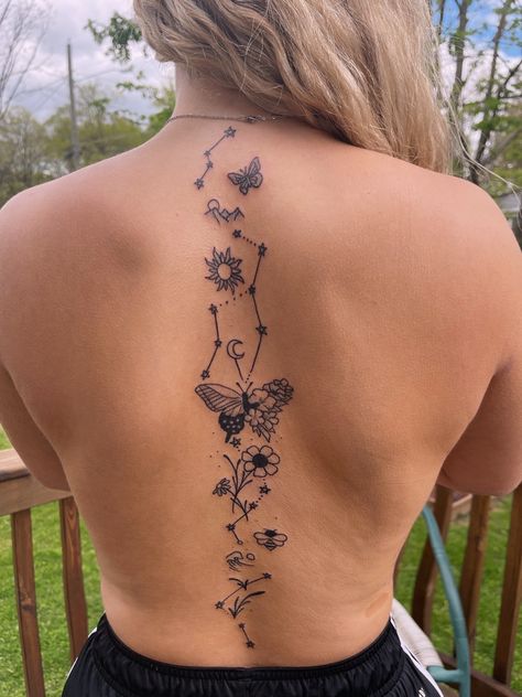 Girl Spine Tattoos, Beautiful Back Tattoos, Feminine Back Tattoos, Flower Spine Tattoos, Spine Tattoo Ideas, Tato Minimal, Tattoos For Women Flowers, Small Pretty Tattoos, Spine Tattoos For Women