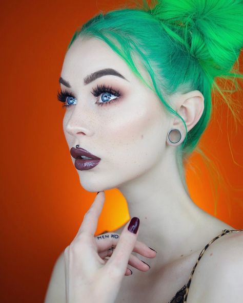 Evelina Forsell on Instagram: “It’s been a rough day flying Stockholm to New York but man am I excited for tomorrow!! STAY TUNED Btw I just uploaded this “everyday” look…” Evelina Forsell, V Bangs, Head Reference, Pin Curls, Beauty Hair Makeup, Rough Day, Rainbow Hair, Green Hair, Goth Fashion