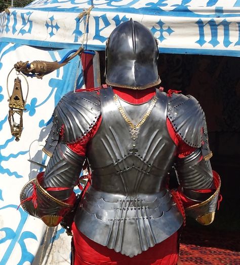 Back view of my replica 'Archduke Sigismund' armor by Lorenze Helmschmied at Frankfort KY Days of Knights Knight Back View, Armour Back View, Armor Back View, Jojo Villains, Villain Dresses, Old Ties, Knights Helmet, Darkest Dungeon, Knight Armor