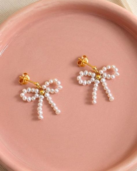 Beaded Jewelry Diy Earrings, Earing Ideas Beads, Beads Earing Ideas, Pearls Earrings Diy, Diy Aesthetic Jewelry, Handmade Jewellery Ideas, Aretes Diy, Handmade Pearl Jewelry, Diy Jewelry Set