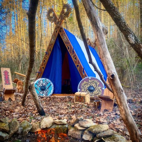 Viking Hall, Viking Tent, Vikings Halloween, Viking Camp, Viking Party, Viking Aesthetic, Arte Viking, Viking House, Viking Decor