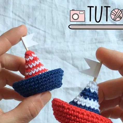 Crochet Boat, Crochet Brooch, Crochet Panda, Crochet Earrings Pattern, Crochet Plant, Sweet Messages, Boat Design, Earring Patterns, Crochet Hook