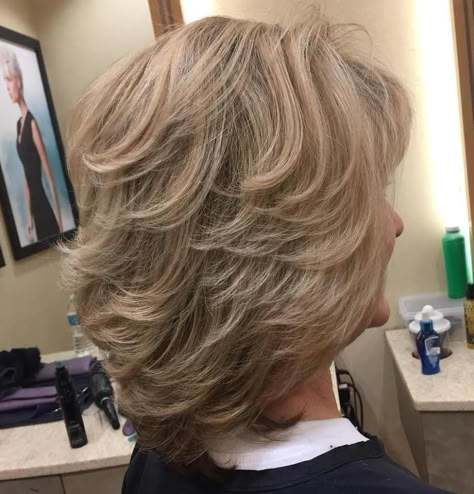 Short Layers For Blonde Hair Super Layered Hair Medium, Lady Hairstyle, Body Perm, Shorter Hairstyles, Medium Hairstyles For Women, Haircut For Women, Stacked Haircuts, Womens Haircuts Medium, 70s Hair