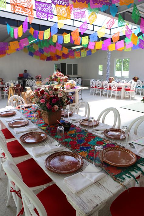 Mexican Thanksgiving Decor, Latin Party Aesthetic, Elegant Mexican Theme Party, Mexican Wedding Decorations, Vintage Mexican Wedding, Mexican Theme Wedding, Cowboy Themed Birthday Party, 30th Birthday Themes, Mexican Birthday Parties