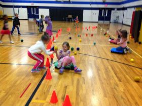 Lots of fun relay ideas Elementary Games, Relay Ideas, Relay Games, Elementary Pe, Physical Education Lessons, Pe Activities, Pe Ideas, Olympic Party, Pe Games