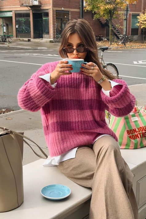 @audreyrivet is drinking a coffee while wearing Sézane Jose pink stripes jumper. Winter Outfit Office Women, Fits Inspo Winter, Pink Knitwear Outfit, Sezane Striped Sweater, Winter Fashion Outfits Colorful, March In Europe Outfits, Simple Outfit Winter, Winter Outfits Funky, Colourful Jumper Outfit