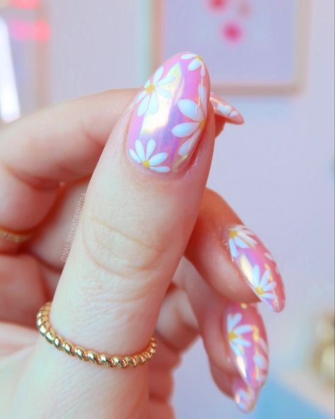 Suenos Festival Nails, Simple Gel Nail Ideas, 70’s Nails, Italy Inspired Nails, Fun Spring Nails, Multicolor Nails, Spring Nail Ideas, Mermaid Pearl, Spring Daisy