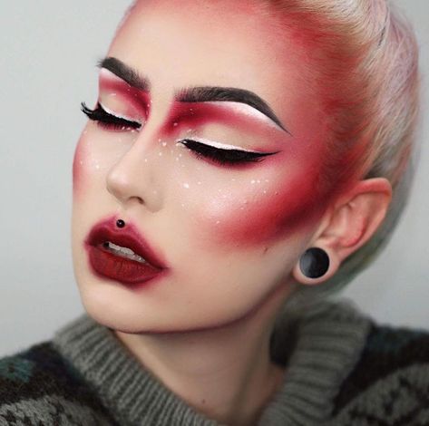 15 Maquillajes exóticos para verte genial tu próxima selfie Editorial Make-up, Fire Makeup, Fantasy Make-up, Devil Makeup, Halloween Make-up Looks, Make Up Designs, Drag Make-up, Halloween Eye Makeup, Avant Garde Makeup