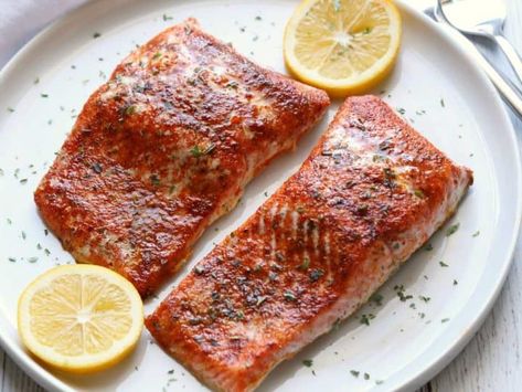 Oven-Baked Paprika Salmon - Healthy Recipes Blog Recipes With Paprika, Paprika Salmon, Sockeye Salmon Recipes, Salmon Steak Recipes, Salmon Recipe Pan, Salmon Recipes Oven, Paprika Recipes, Mediterranean Fish Recipe, Seafood Dish Recipes