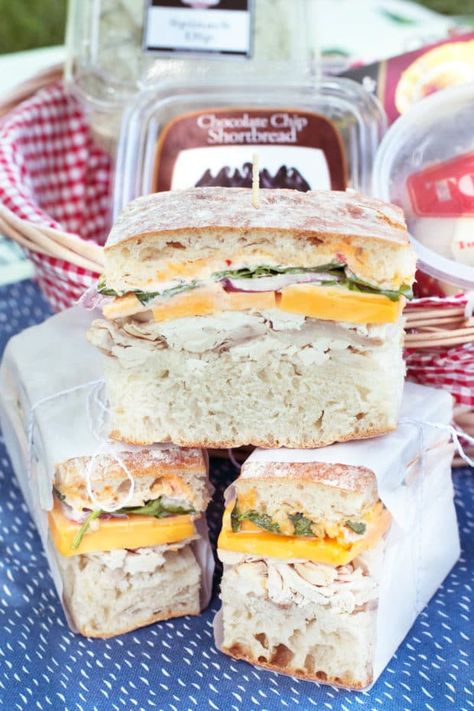 Chicken Bacon Sandwich, Pressed Sandwiches, Pressed Sandwich, Picnic Sandwiches, Picnic Summer, Cold Sandwiches, Chicken Sandwich Recipes, Veggie Sandwich, Sandwich Cake