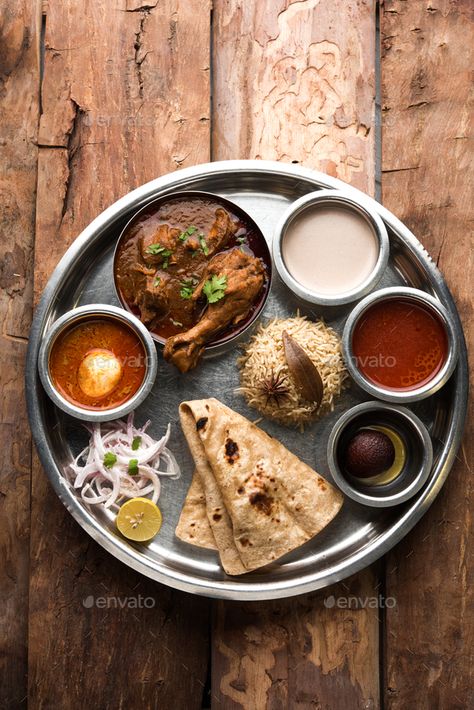 Mutton Thali, Chicken Thali, Indian Mutton Recipes, Chicken Platter, Indian Food Photography, Indian States, Food Platter, Chicken Biryani Recipe, Mutton Recipes