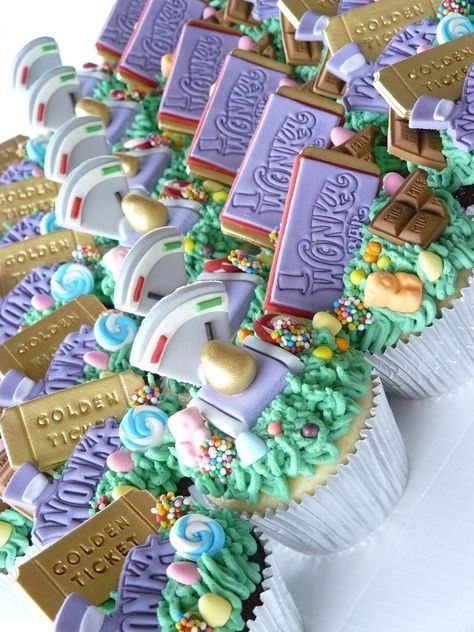 Wonka Cupcakes, Wonka Party Favors, Willy Wonka Desserts, Willy Wonka Cupcakes, Willy Wonka Cake, Goku Birthday, Movie Cupcakes, Willy Wonka Factory, Barbie Decorations