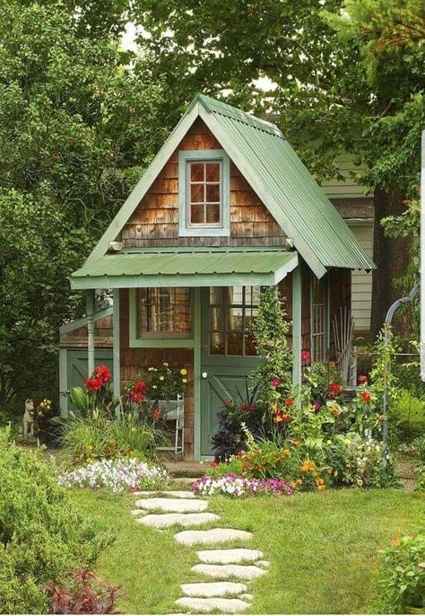 Cottagecore Life, Small Cabins, Small Cottage House Plans, Small Cottage Homes, Mountain Cottage, Cottage Exterior, Cabin House Plans, Craftsman Style Homes, Dream Cottage