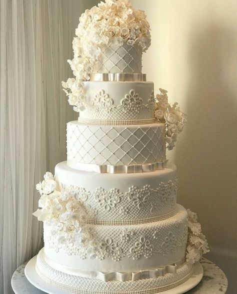 Fancy Wedding Cakes, Extravagant Wedding Cakes, Royal Wedding Cake, Pretty Wedding Cakes, Wedding Cakes Elegant, Big Wedding Cakes, Wedding Cake Pictures, Dream Wedding Cake, Smooth Cake