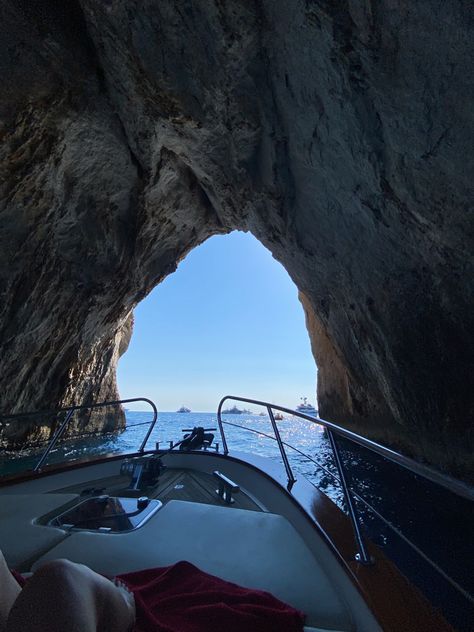 Capri Yacht, Capri Italia, Capri Italy, Dream Lifestyle, Best Seasons, European Summer, Summer Dream, Amalfi Coast, Girls Trip