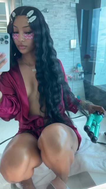 View this Snap from RubiRose on Snapchat! Satin Bathrobe, Women Silk Robe, Rubi Rose, Black Truck, Bridal Party Robes, Black Femininity, Silk Robe, Baddie Hairstyles, Girls World