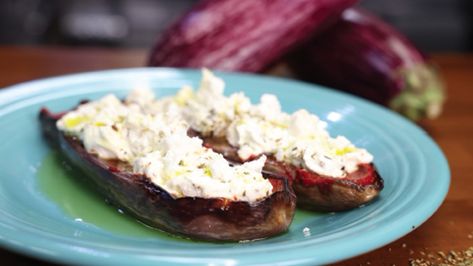 Greek Eggplant, Eggplant Boats, Greek Appetizers, Mediterranean Flavors, Pbs Food, Lemon Potatoes, Healthy Bites, Tasty Healthy, Mediterranean Cuisine