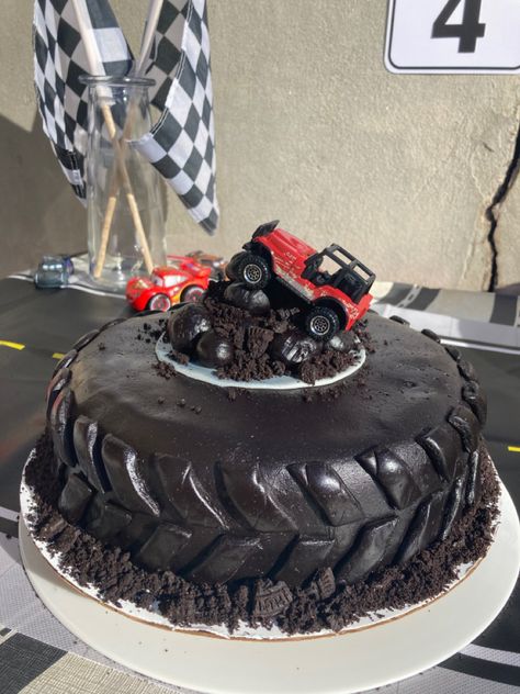 Monster Truck Tire Cake, Jeep Cake Ideas Birthdays, Four Wheeler Birthday Cake, Tire Cake No Fondant, Jeep Cake Ideas, Tire Cookies, Off Road Cake, Chocolate Cake With Fondant, Decorative Baking