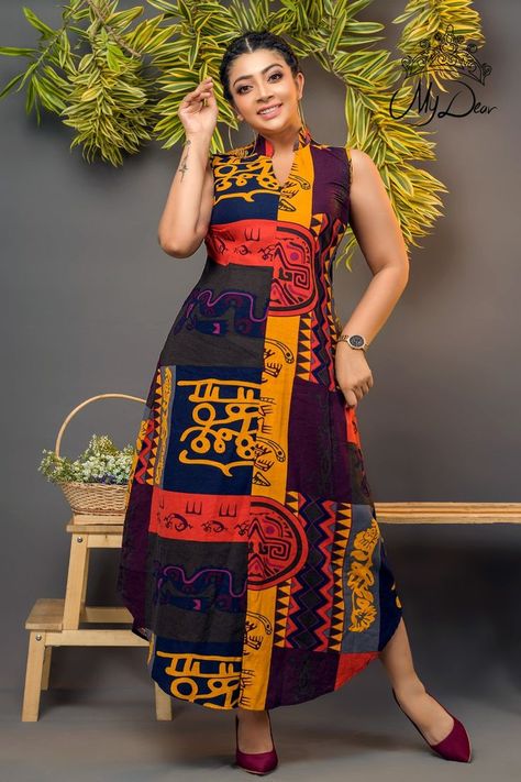 𝐂𝐮𝐭𝐢𝐞 𝐏𝐢𝐞 𝐃𝐫𝐞𝐬𝐬 Bathik Frock Design Sri Lanka, Bathik Frocks Designs, Batik Frock Design, Frock Designs For Women, Couple Dresses, New Dress Pattern, Aloha Wear, Frock Designs, Cotton Lehenga