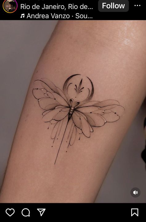 Feminine Dragonfly Tattoo For Women, Creative Name Tattoos, Miniature Tattoos, Tato Minimal, Membentuk Alis, Hand Tattoos For Women, Small Hand Tattoos, Classy Tattoos, Subtle Tattoos