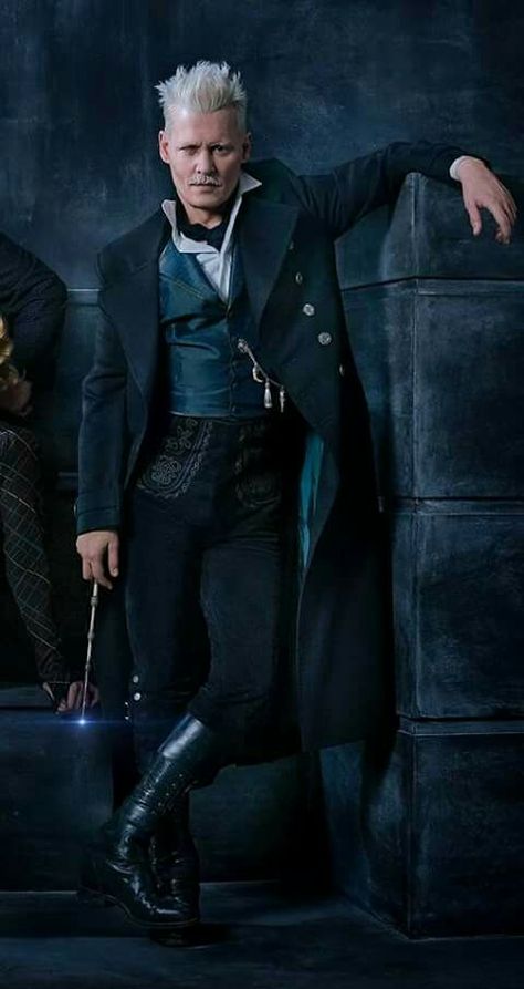 Here is the FIRST LOOK at Johnny Depp's character Gellert Grindelwald in FantasticBeasts sequel, Fantastic Beasts: The Crimes of Grindelwald. ⚡️ Johnny Depp Fantastic Beasts, Alison Sudol, Fantastic Beasts 2, Fantasic Beasts, John Depp, Johnny Depp Characters, Fantastic Beasts Movie, Katherine Waterston, جوني ديب