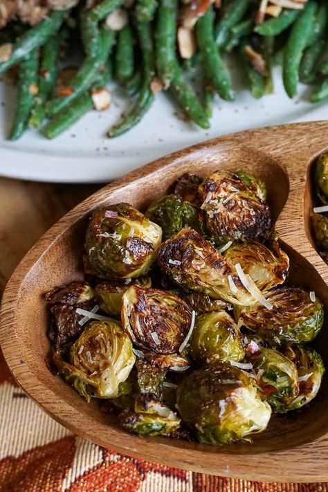 Vegan Roasted Brussel Sprouts, Restaurant Brussel Sprouts, Brussel Sprouts Vegan, Best Roasted Brussel Sprouts, Nikki Vegan, Baked Brussel Sprouts, Recipes Sides, Crispy Brussel Sprouts, Xmas Recipes