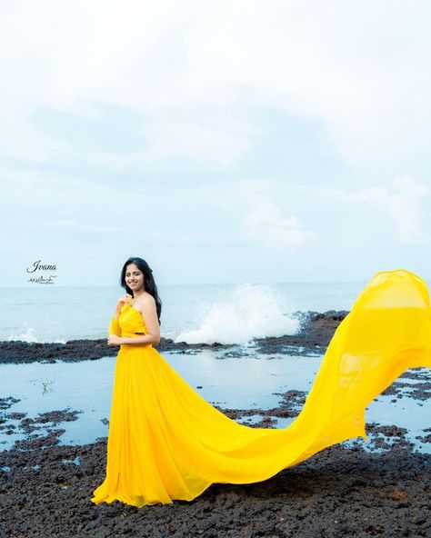 Tale Gown For Pre Wedding Shoot, Tail Gown For Pre Wedding, Long Gown Photoshoot, Tail Gown, Pre Wedding Photoshoot Outfit, Pre Wedding Poses, Maternity Dresses For Photoshoot, Pre Wedding Shoot, Beach Poses