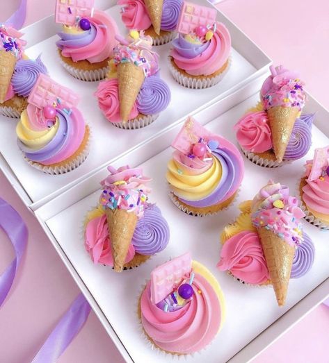 Birthday Cupcake Decorating, Kids Birthday Cupcakes, Donut Birthday Cake, Cone Cupcakes, Ice Cream Cone Cupcakes, Cupcake Cones, Pastel Cupcakes, Cupcake Decorating Tips, Ice Cream Cupcakes