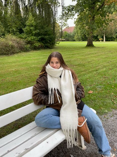 Thick Scarf Outfit Aesthetic, Light Grey Scarf Outfit, Fall Scarf Aesthetic, Autumn Walking Outfit, Edinburgh Winter Outfits, Winter Amusement Park Outfit, Cream Scarf Outfit, Fall Outfits With Scarves, Long Scarf Outfit