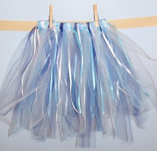 Free pattern and instructions for an almost no sew fairy skirt tutu costume with ribbons which would look adorable in pink on Valentines Day. Diy Tulle Skirt, Fairy Costume Diy, Diy Tutus, Diy Tulle, Skirt Diy, Diy Tutu, Fairy Skirt, Tulle Skirts, Diy Skirt