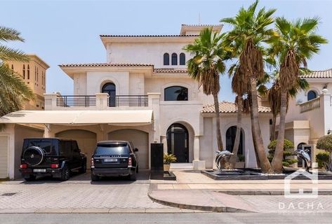 Dubai Houses Villas, Dubai Palm Jumeirah Villas, Luxury Villa Dubai, Dubai House Aesthetic, Dubai Homes Villas, Dubai House Design, Dubai Villa Exterior, Dubai Mansions, Mansion Dubai