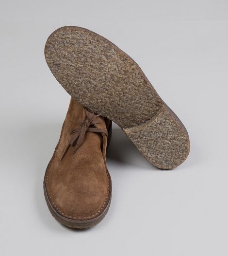 Chukka Boots Outfit, Bullet Bike Royal Enfield, Suede Chukka Boots, Suede Chukkas, Chukka Boots Men, Ankle Boots Men, Japanese Denim, Desert Boots, Linen Trousers