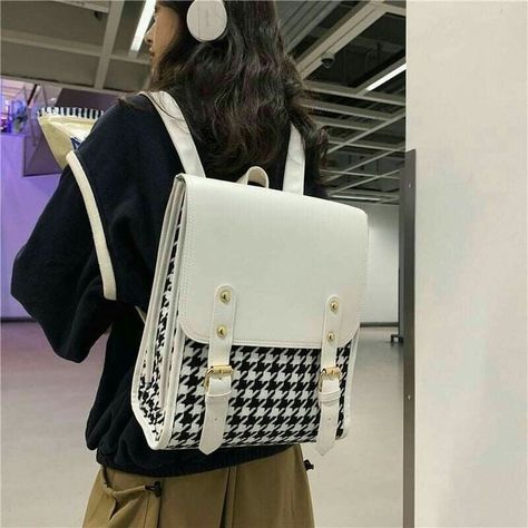 Backbag School, Tas Lv, Leather School Backpack, Stylish School Bags, Women Backpack Fashion, Kawaii Bags, Backpacks For Women, Flap Backpack, Girly Bags