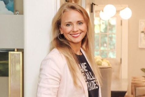 Is Bargain Mansions Tamara Day married, who is her husband Bill, how much is Bargain Mansions Tamara Day net worth, know her wiki, bio, age, height, birthday, nationality, ethnicity Tamara Day Bargain Mansions, Bargain Mansions, Christina El Moussa, Kids Net, Current Design Trends, Famous Names, Email Id, Twitter Handles, Just She